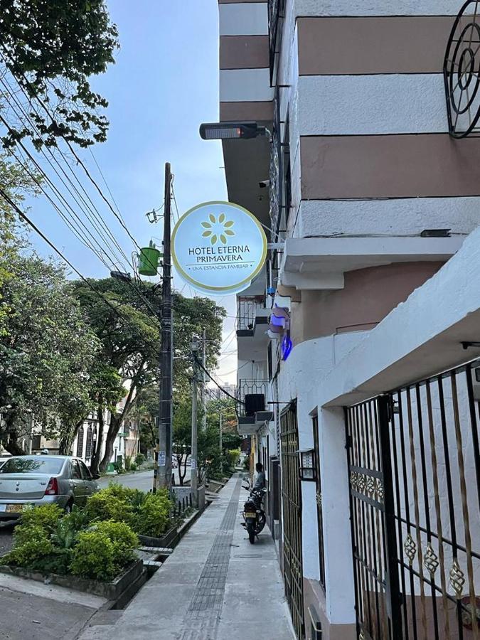 Hotel Eterna Primavera 메딜린 외부 사진