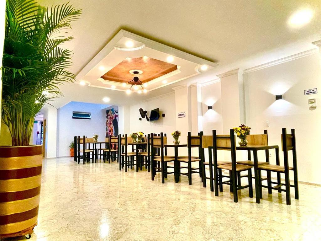 Hotel Eterna Primavera 메딜린 외부 사진