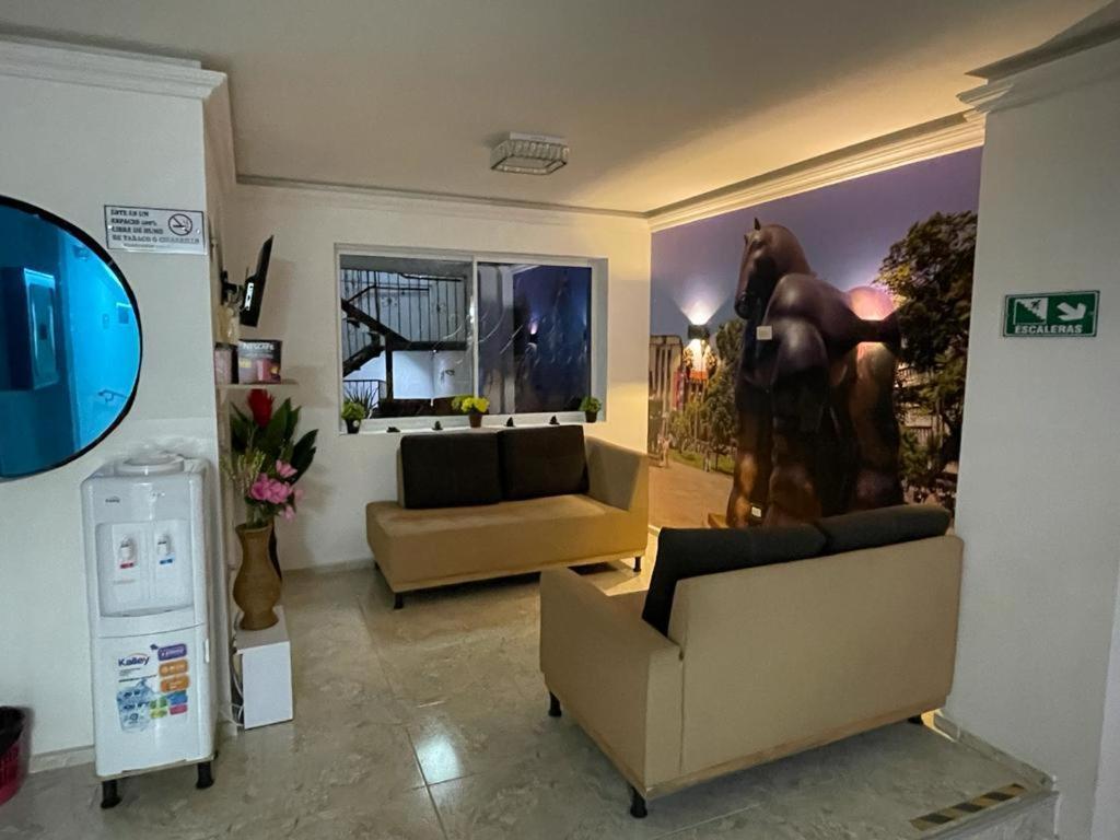 Hotel Eterna Primavera 메딜린 외부 사진