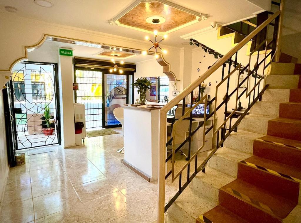 Hotel Eterna Primavera 메딜린 외부 사진