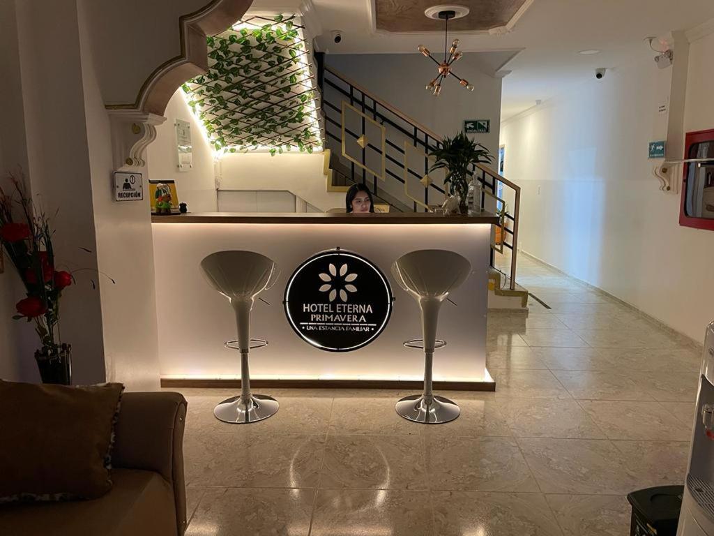 Hotel Eterna Primavera 메딜린 외부 사진