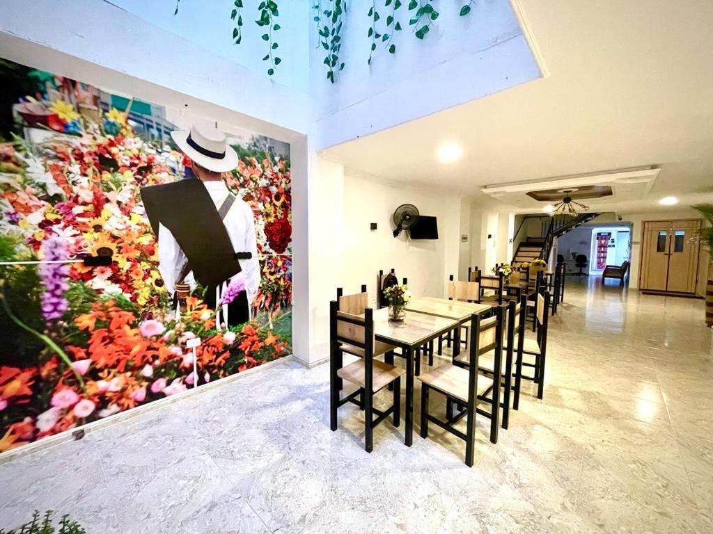 Hotel Eterna Primavera 메딜린 외부 사진