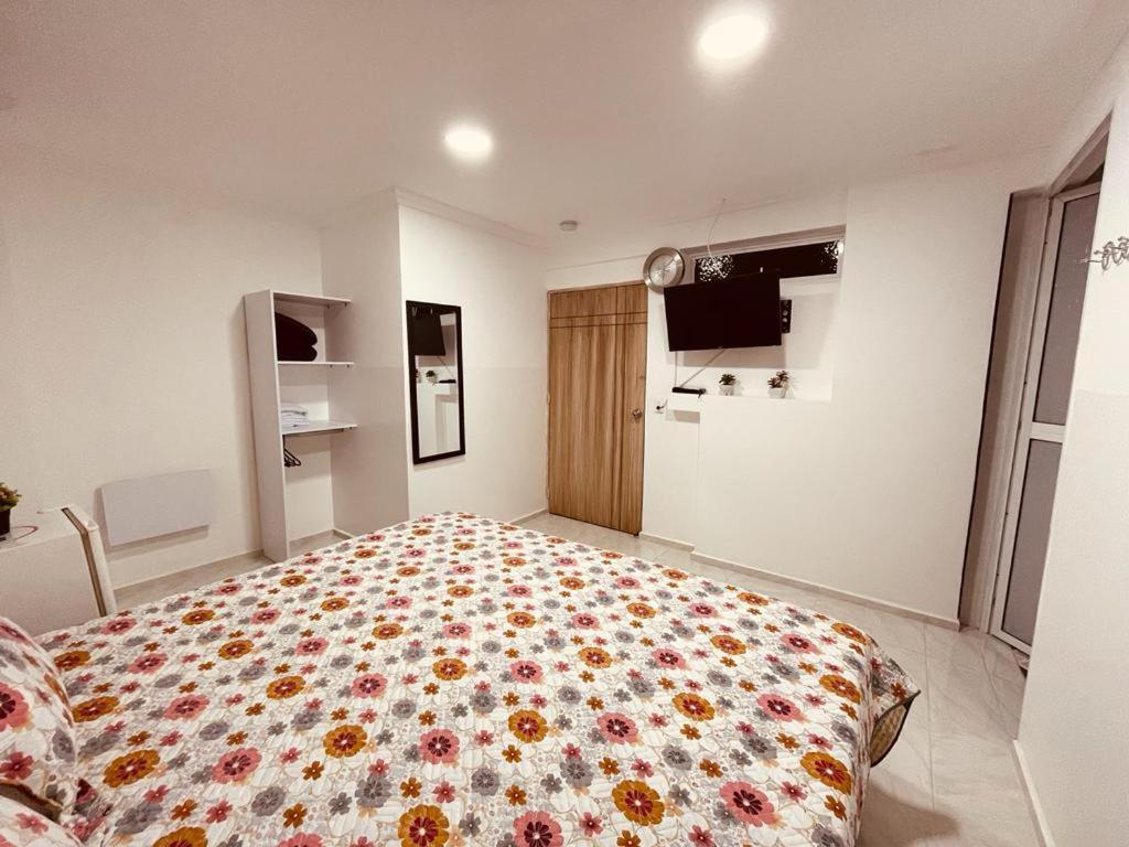 Hotel Eterna Primavera 메딜린 외부 사진